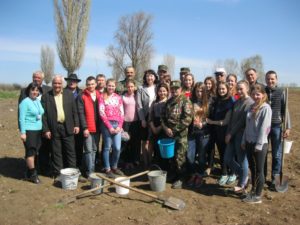 Un arbore pentru dăinuire în memoria celor căzuți în conflictul armat în anul 1992.